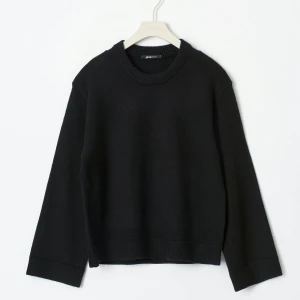 stickad tröja - säljer min svarta stickade tröja från gina tricot, som tyvärr va för liten. testad en gång men prislappen är bortriven.