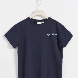 Snygg marinblå T-shirt❣️ - Trendig t-shirt från Gina Young. Aldrig använt därför perfekt skick. Nypris 149kr just nu