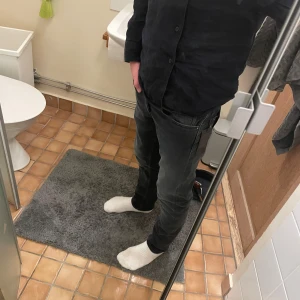 Replay jeans - Säljer dessa replay jeans i storleken W28 L30. Jeansen va lite för små och därför säljes. Jag är 177 och väger 57. Jeansen passar 164-172