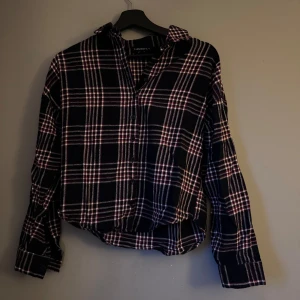 Skjorta - Storlek S, fint skick.