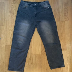 Carhartt Jeans - Längd: 107cm  Midja: 43cm Style: Straight