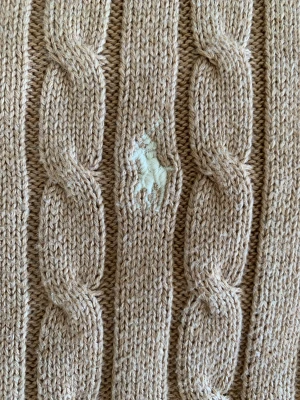 Ralph lauren tröja  - Så Hilma fin tröja ifrån Ralph lauren ❤️ den är andvänd 2 gånger så är i väldigt bra skick ( 10/10 ) nypris ca 2000 men har tröttnat på så säljer nu vidare. Storlek M men passar xs/s med ❤️