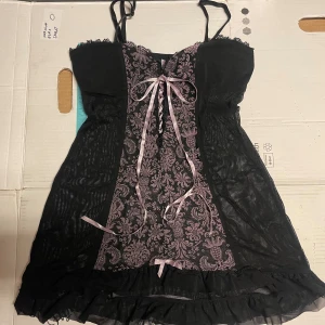 Topp med korsett-stil!  - Superfin svartrosa korsett topp💓💓💓