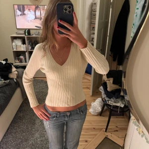 Tjocktröja - Jättefin tjocktröja från zara som är knappt använd! Är storlek L men är väldigt liten i storleken eftersom den passar mig och jag har vanligtvis storlek xs/s🥰