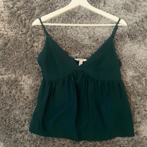 Mörkgrönt linne  - Super fint linne från Aware som tyvärr inte kommer till användning då det är för litet. Storlek xs. Endast använt en gång. Jättefin mörkgrön färg. 💚💚