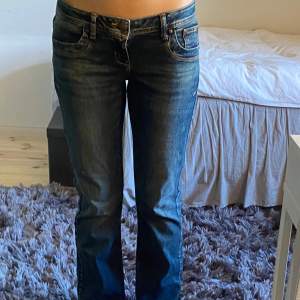 Lowwaist Ltb bootcut jeans i ny skick, säljer pga av att de var förstora💕