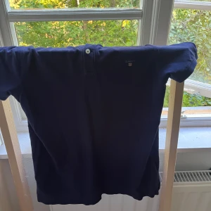 Gant Piké  - En gammal gant piké, som är storlek 13-14 så ungefär S. Skriv så kan vi lösa ett bättre pris.