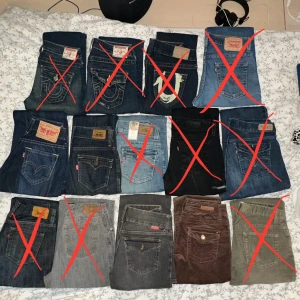 Lågmidjade flare/bootcot/raka jeans - Säljer olika lågmidjade flare/bootcut eller raka, de är i olika storlekar mellan XXS-M, de är True Religion,Levis jeans och blandat, de flesta har egna annonser, SKRIV PRIVAT om frågor, priser eller mer bilder så de inte blir så mycket i kmt 😊