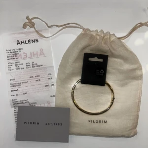 Armband Pilgrup  - Ett armband från Pilgrim. Har aldrig använts, därav säljer jag det!