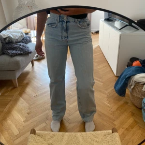 Jeans - Säljer mina jeans från Gina Tricot i storlek 34