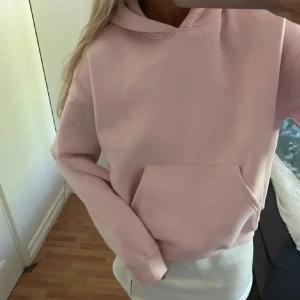Rosa Gina hoodie - Säjer min rosa hoodie från Gina Tricot🎀 Tättad och inga defekter 