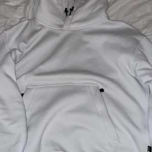 Sail racing hoodie - Använt 5 gånger. Gillade inte hur den satt på mig. Pris kan diskuteras