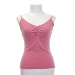 Gulligt rosa linne - Jättegulligt rosa linne köpt på sellpy för 120 kr. Storlek S men passar XS-M. Justerbara axelband. Säljer då det inte kommer till användning <3 hör av dig för frågor/fler bilder