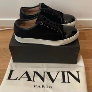 Lanvin - Intressekoll! Skick 9/10 knappt använda kvitto finns storlek 40 men sitter bra på mig som har 41