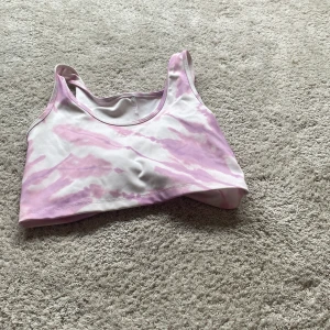 Zara träningstopp - Säljer denna träningstoppen ifrån zara i storlek 140🥰❤️💕