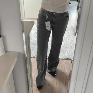 NAKD lågmidjade jeans - Säljer mina lågmidjade jeans från nakd💕aldrig använda! Stl 38 