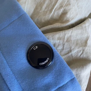 Helt ny köpt för 2200 - Helt ny aldrig använd den var för stor på mig och kunde inte lämna tbx kvitto pris lapp och allt bevis på att den är äkta 