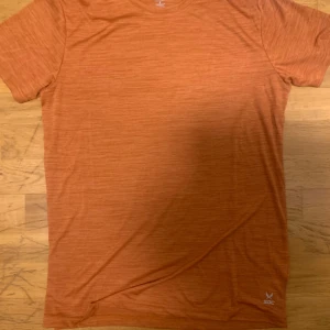 Tränings t-shirt - Storlek M för män, aldrig använd