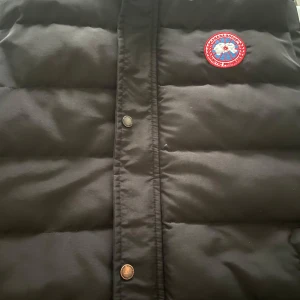 Cannada gose väst  - Köpt för 1200 