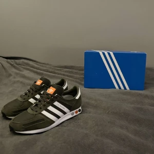 adidas LA trainers - Ett par LA trainers i suveränt skick!  Hör av dig vid frpgornoch funderingar!