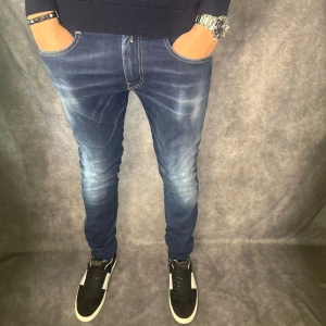 Replay anbass hyperflex NYA  - // NYA Replay hyperflex jeans | Storlek W31/L32 | Benlängd: 102cm / Midja: 41cm | Nypris runt 1800kr | Kontakta för fler frågor eller funderingar // Deluxecloset