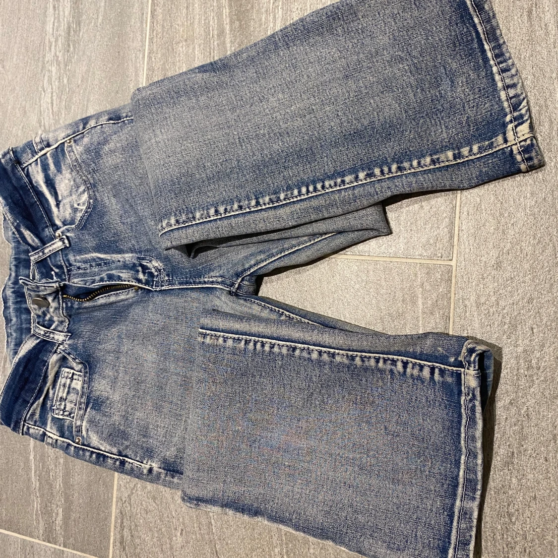 Utsvängda jeans
