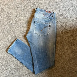 Dondup George jeans slitningar - Dondup George jeans med slitningar | W31 | Skick 8/10 | FAST PRIS⚜️