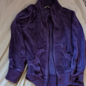 Lilla tröja  - Bra skick, knappt använd 