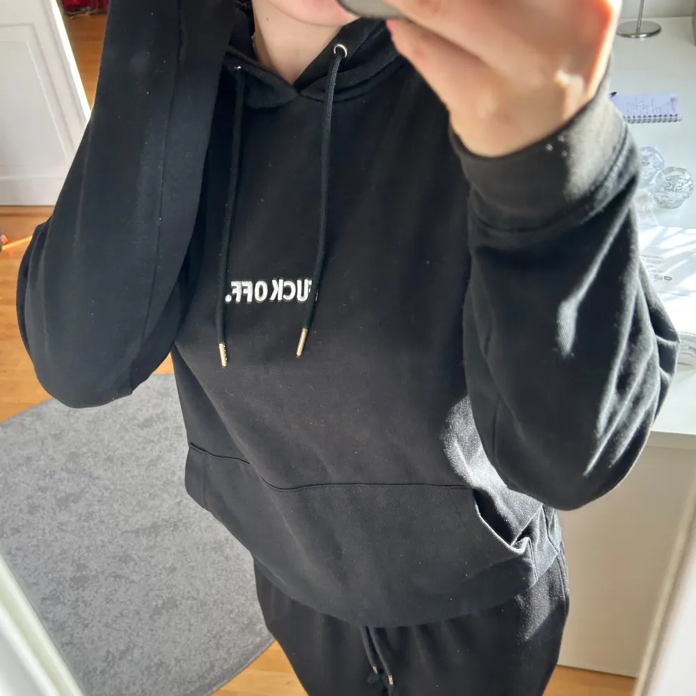 Hoodie från FSBN i använt men bra skick. Säljer pga att den är för liten. Storlek: XS. Skriv om du undrar något!. Hoodies.