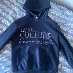 For the culture hoodie  - Jättefin for the culture hoodie, i mycket bra skick. Säljer den då jag inte kommit till så mycket användning av den💗