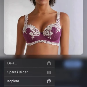 intimissimi  - säljer intimissmi bh en lila. Aldrig använd då den från början va alldeles för liten men lapparna tog jag bort på en gång när jag fick hem de😅! 200kr(säljer inte under) Hör av dig för mer bilder