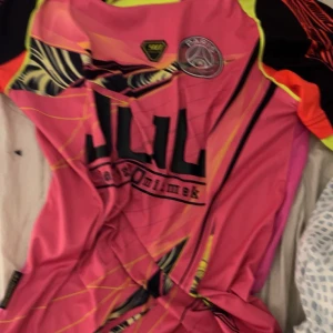 En fotboll tröja  - Fotboll tröja 