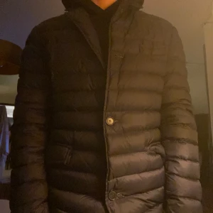 Kavaj jacka - Säljer nu denna riktigt snygga kavaj jackan från lantier skick 9/10 ( bara testad) den är lite större i storleken så den passar storlek m. Nypris = 1890. de är bara att kontakta för fler frågor🙌🤝 