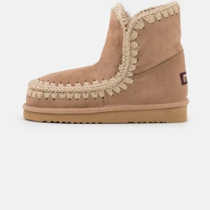 Mou skor - Sååå söta Mou skor som är lite noppriga men det märks inte💗Perfekta för höst och vinter!🥰🥰FRÅGA INNAN KÖP NU