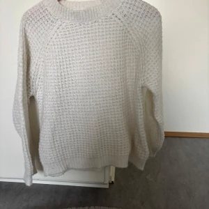 Stickad tröja - Inga skador helt rent 