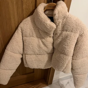 Teddyjacka zara - Teddyjacka zara, knappt använd 