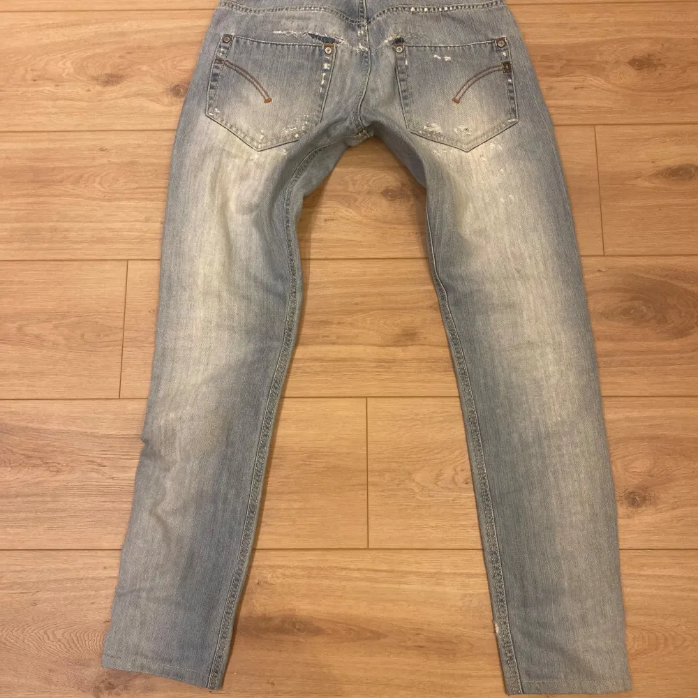 Dondup slimfit jeans - skick 9/10 | nypris 4000kr vårt pris - 649kr | Passar storlek W30-L32. Skriv vid frågor och funderingar.. Jeans & Byxor.