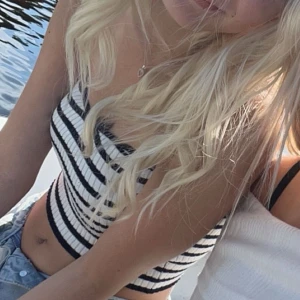 topp - INTRESSEKOLL, fin randig sommartopp, inga defekter 