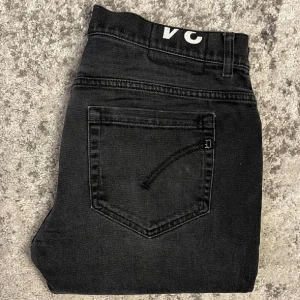 Dundup jeans  - Säljer nu dessa goa dundup Jeansen i modellen George. I storleken ”34” och väldigt fint skick! Tveka inte med frågor!☺️
