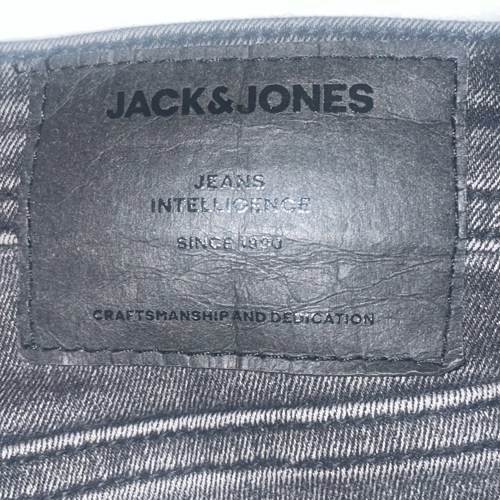 Säljer mina skit feta Jack & Jones jeans som är i storlek 27W 30L, Jeansen är köpta för 699 säljer för 449, jeansen är helt nyskick och skit snygga!! HÖR AV ER VID FRÅGOR OCH BUD. Jeans & Byxor.