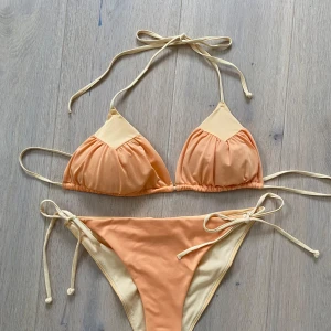 Bikini - Säljer denna supersnygga bikinin från H&M, lapparna är bortklippta så det står ingen storlek men tror den är S.