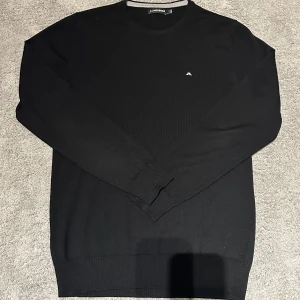 J. Lindeberg tröja - J.Lindeberg tröja svart | storlek M | Ny skick använd typ 5 gånger | Skriv vid minsta fundering 😁