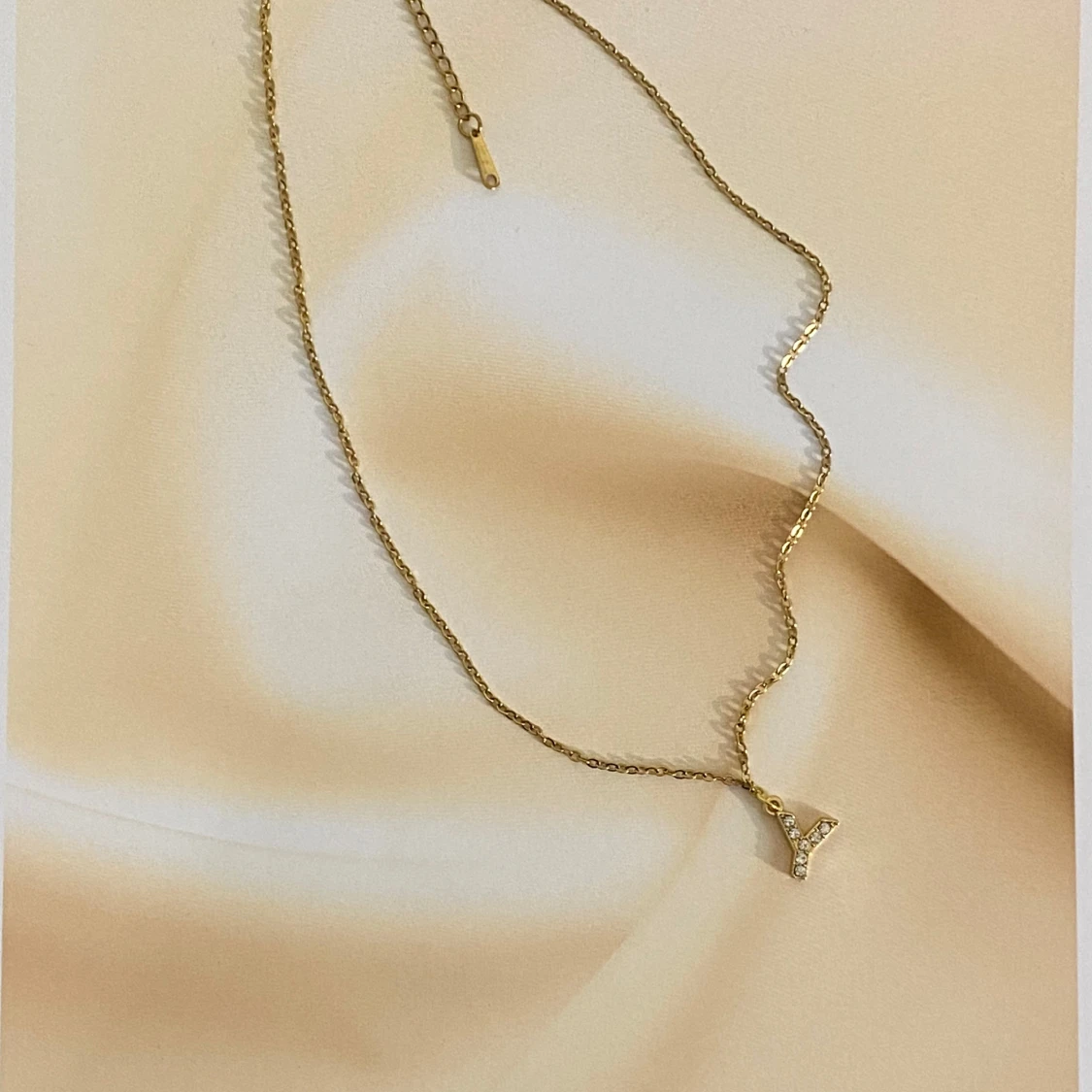 Halsband med Y-berlock