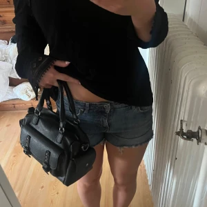 Jeansshorts  - Ett par jätte snygga jeans shorts i storlek S💞