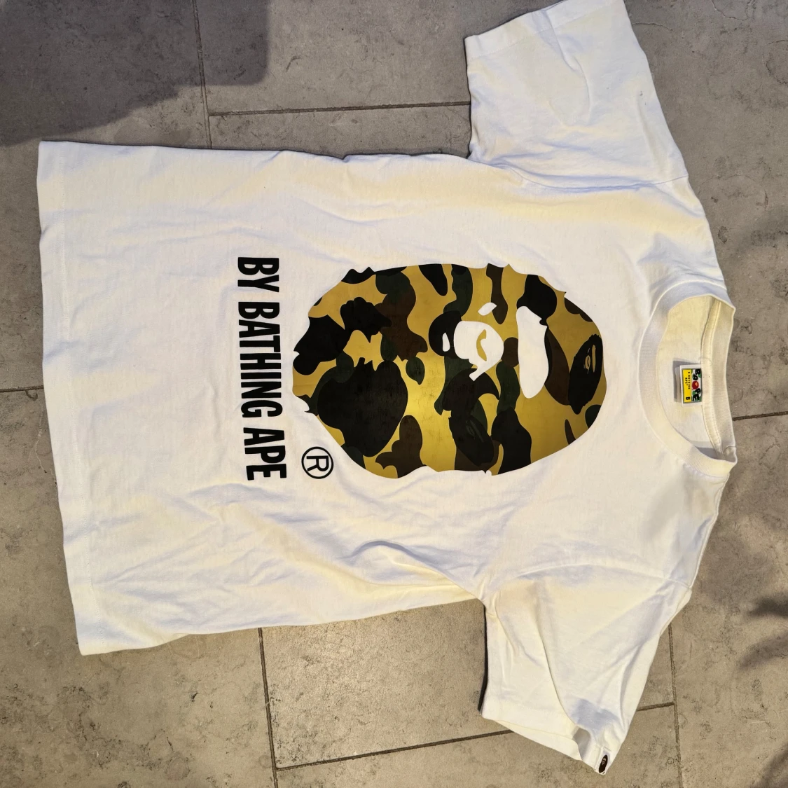 Vit t-shirt från A Bathing Ape - 90