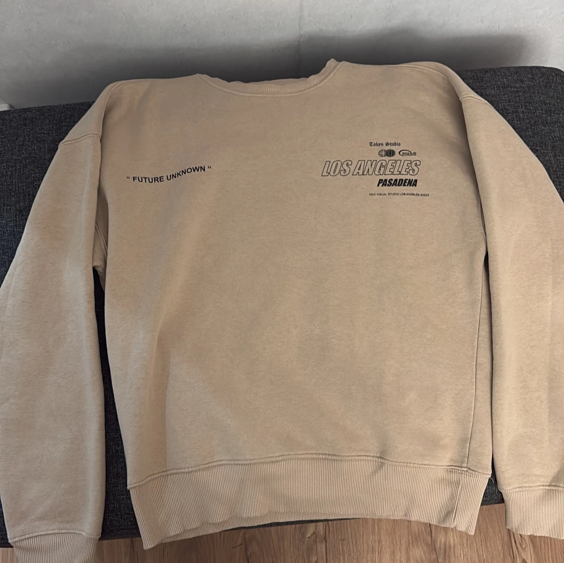 Beige sweatshirt med tryck