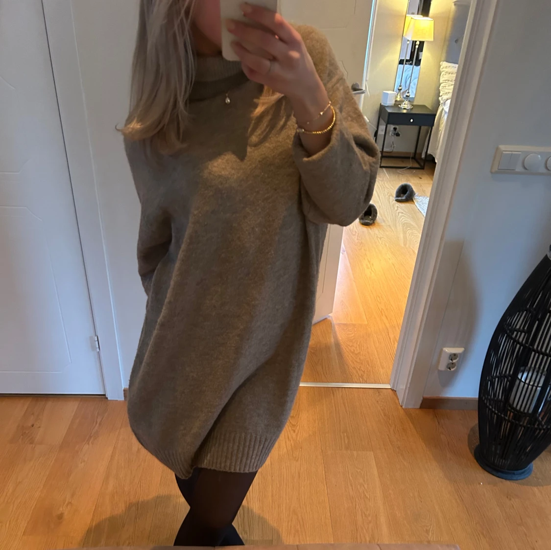 Beige stickad polotröja