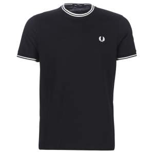 Fred Perry T-Shirt köpt på NK Göteborg för 899kr, mitt pris = 249kr 🤝 Storlek S 