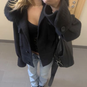 Meotine kappa - Säljer min fina meotine kappa i jättebra skick, nypris 3500 kr men säljer för 2200 kr, priset är diskuterbart strl xs/s ❤️