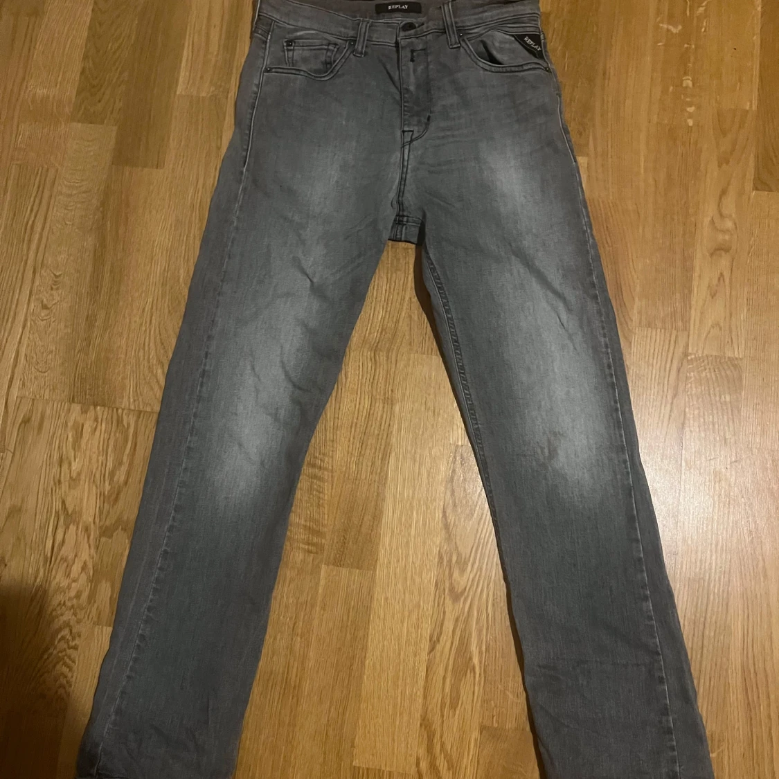 Grå jeans från Replay - 90